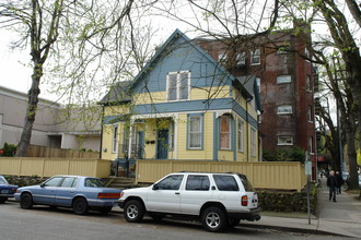 239 NW 20th Ave in Portland, OR - Building Photo - Building Photo