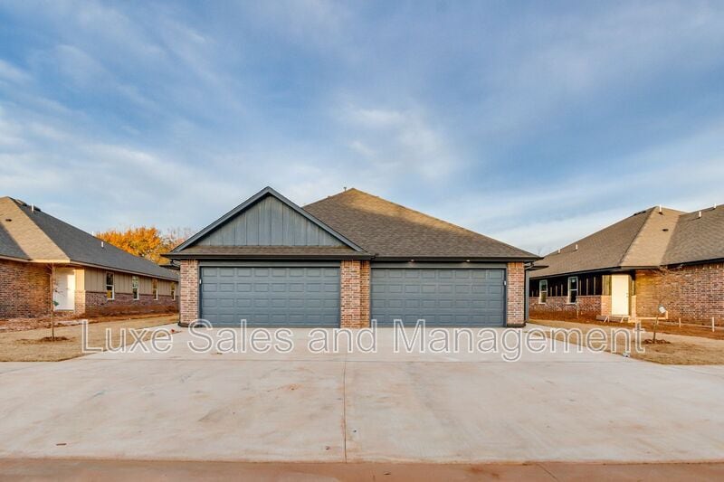 11613 Mackenzie Wy in Yukon, OK - Building Photo