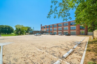 Burr Lofts in Petersburg, VA - Foto de edificio - Building Photo
