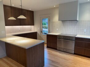 2034 SE 28th Pl in Portland, OR - Building Photo - Building Photo