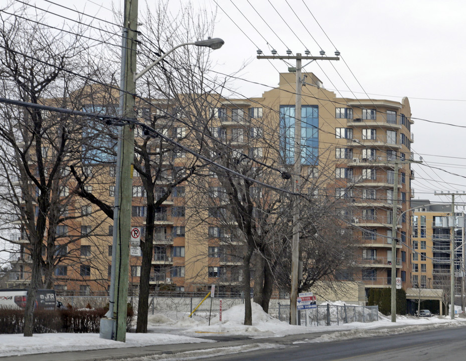 320 de la Rive-Boisée in Montréal, QC - Building Photo