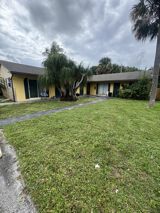 9431 Sun Ct in West Palm Beach, FL - Building Photo