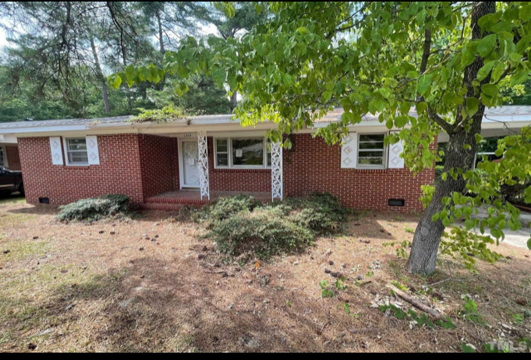 1208 Neal St in Rocky Mount, NC - Foto de edificio