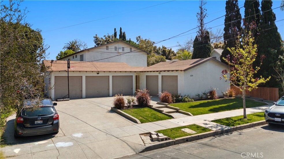 654 Ohio Ave in Long Beach, CA - Building Photo