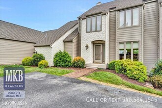 4978 Hunting Hills Cir in Cave Spring, VA - Building Photo - Building Photo