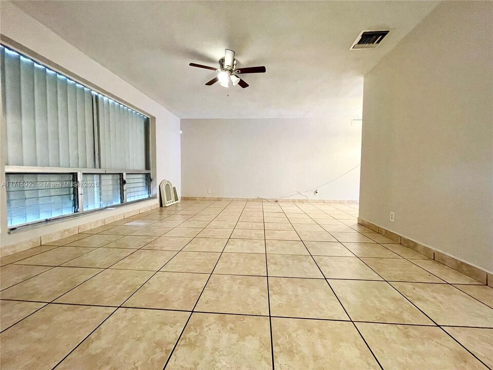 440 SW 9th Terrace in Hallandale Beach, FL - Building Photo