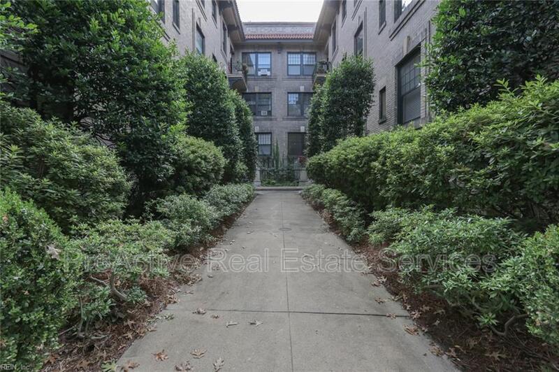 812 Stockley Gardens in Norfolk, VA - Foto de edificio