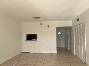1591 NE Miami Gardens Dr in Miami, FL - Building Photo - Building Photo