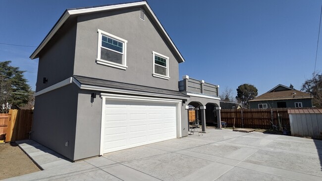 320 Osmun Ave in Clovis, CA - Building Photo - Building Photo