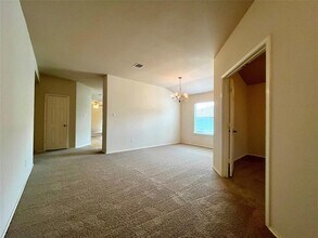 327 Paddington Dr in Kyle, TX - Building Photo - Building Photo