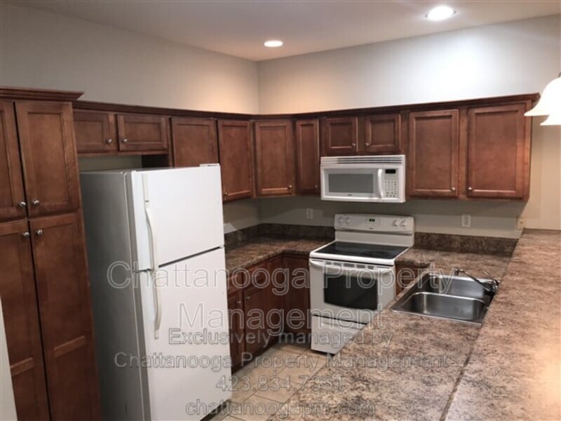 2704 Stone Trace Dr in Chattanooga, TN - Building Photo