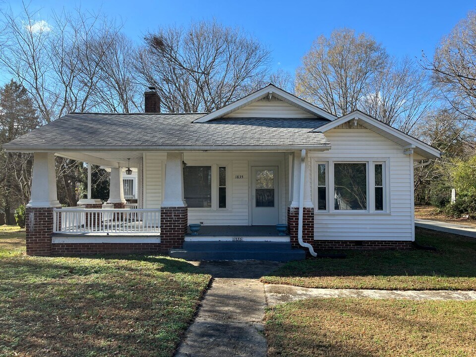 1835 Thompson Dr in Winston-Salem, NC - Building Photo