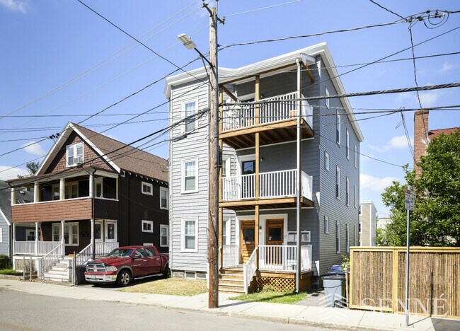 37 Magoun St, Unit 37 Magoun