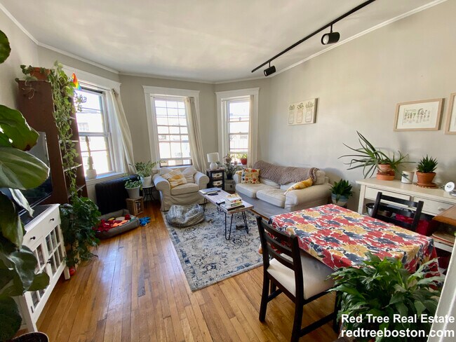 1572 Commonwealth Ave, Unit 2 in Boston, MA - Building Photo - Building Photo