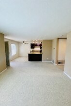 13754 Mango Dr, Unit 313 in Del Mar, CA - Foto de edificio - Building Photo
