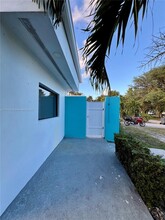 343 23rd Way S in West Palm Beach, FL - Foto de edificio - Building Photo