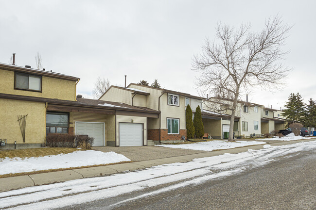 124 Silvergrove Hl NW in Calgary, AB - Building Photo - Primary Photo