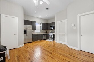 8686 Meadowcroft Dr in Houston, TX - Building Photo - Building Photo