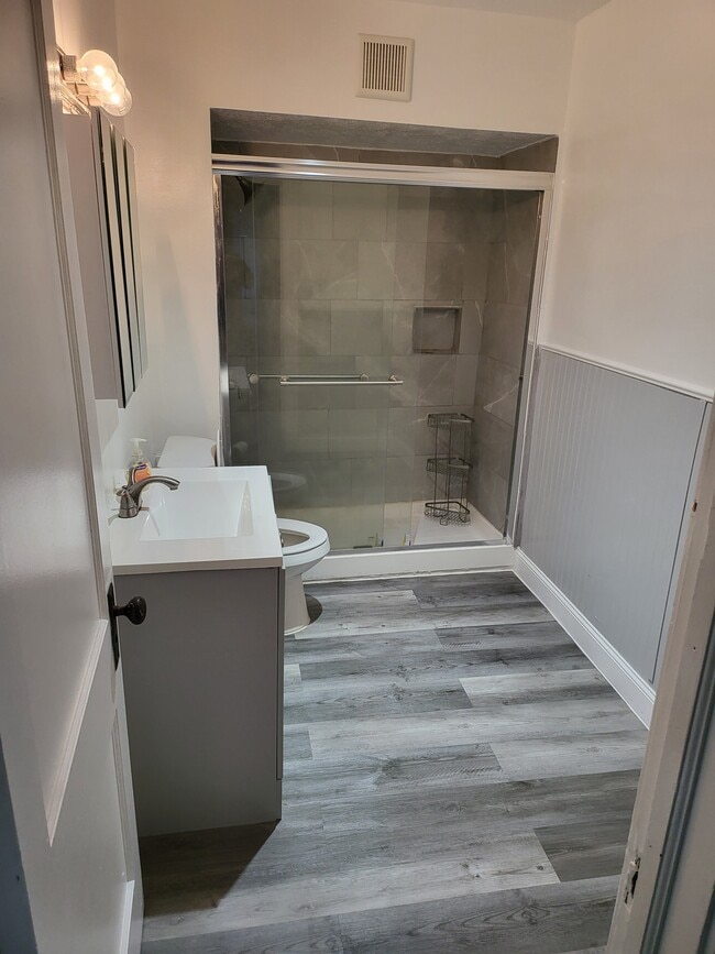18204 Detroit Ave, Unit Kenilworth in Lakewood, OH - Building Photo - Building Photo