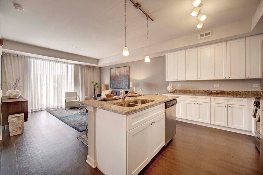 100 Burlington Cir in Wheeling, IL - Building Photo
