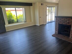 142 14th St, Unit B in Seal Beach, CA - Building Photo - Building Photo