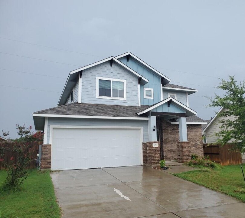 106 Crooked Trail in Bastrop, TX - Building Photo