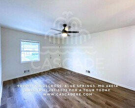 911 SW Kingscross Rd in Blue Springs, MO - Building Photo - Building Photo