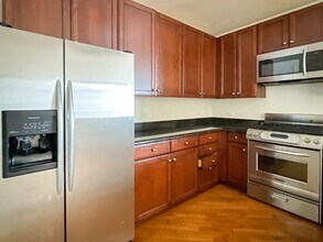 420 E Waterside Dr, Unit 2402 in Chicago, IL - Foto de edificio - Building Photo