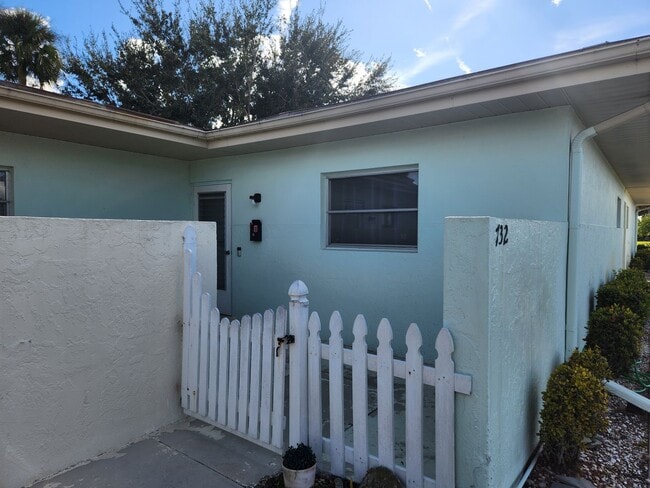 732 Joel Blvd in Lehigh Acres, FL - Building Photo - Building Photo