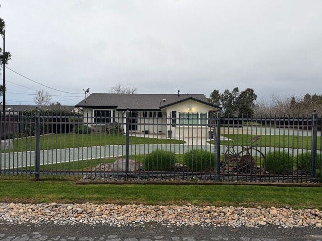 1903 Snyder Ln in Stockton, CA - Building Photo - Building Photo