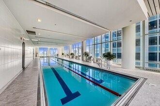 340 E Randolph St, Unit 4901 in Chicago, IL - Foto de edificio - Building Photo