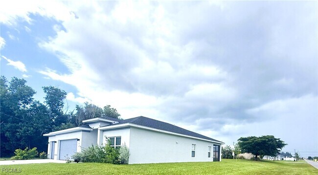 619 NW 2nd Ln in Cape Coral, FL - Building Photo - Building Photo