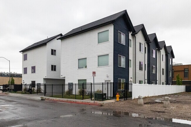 Paramount Townhomes in Salt Lake City, UT - Building Photo - Building Photo