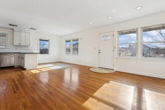 549 E Chester St in Long Beach, NY - Building Photo - Building Photo