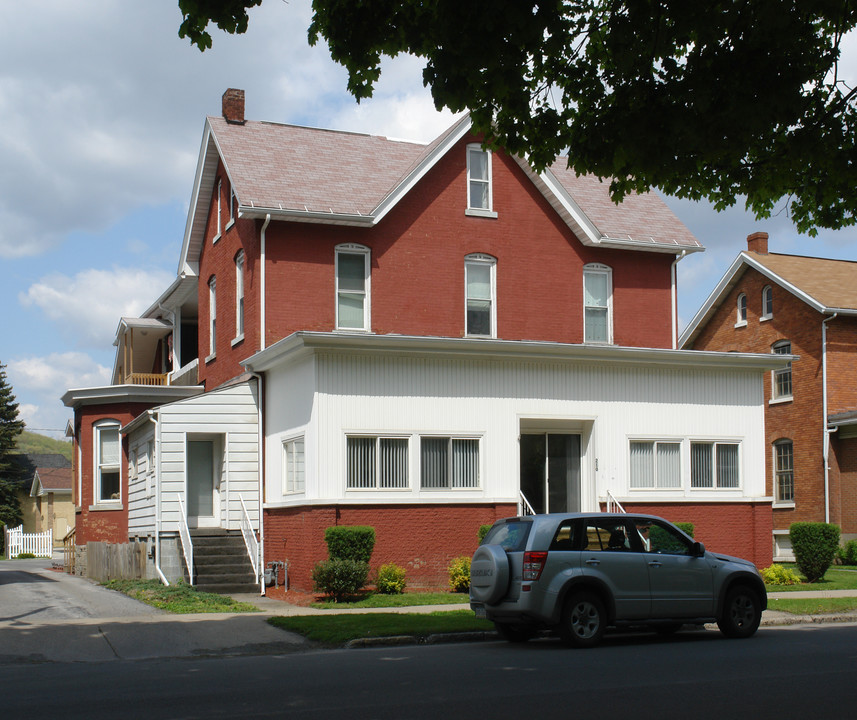 210 N 2nd St in Clearfield, PA - Foto de edificio