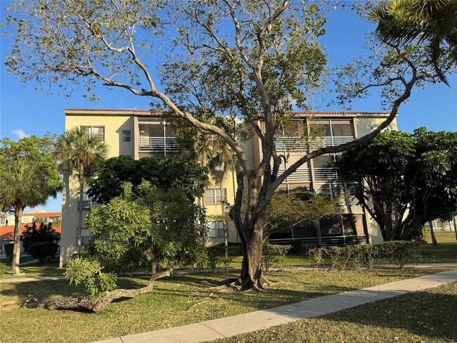 property at 1810 N Lauderdale Ave