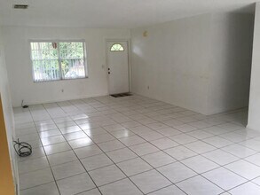 2231 SE Braddock St in Port St. Lucie, FL - Building Photo - Building Photo