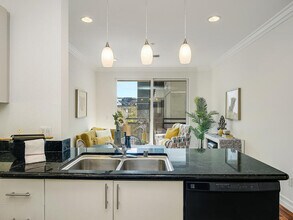 525 Eleventh Ave in San Diego, CA - Building Photo - Building Photo