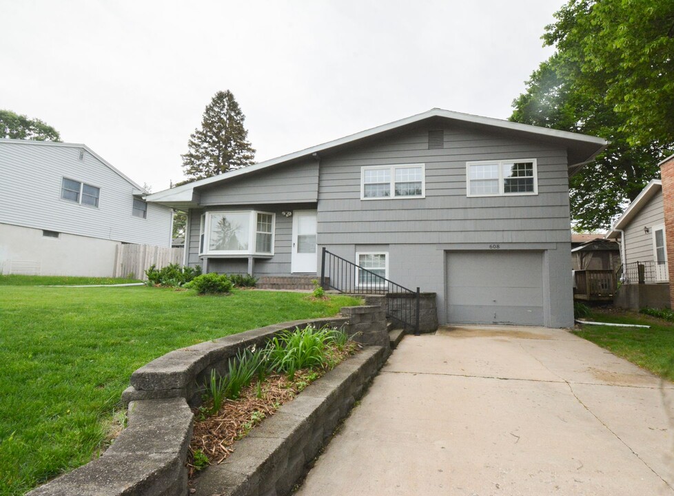 608 22nd St NE in Rochester, MN - Foto de edificio