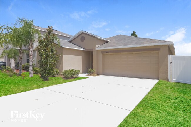 10621 Standing Stone Dr in Wimauma, FL - Foto de edificio - Building Photo