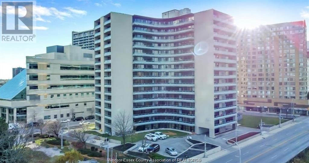 111 Riverside Dr E in Windsor, ON - Building Photo