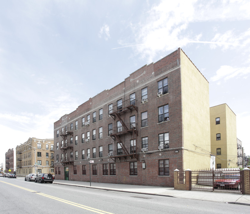 50 Sutter Ave in Brooklyn, NY - Building Photo