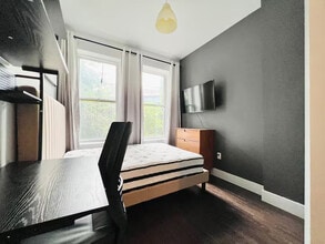 Furnished room/NOT APARTMENT in Queens, NY - Foto de edificio - Building Photo