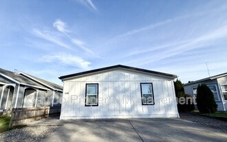 548 N 9th St in Saint Helens, OR - Building Photo