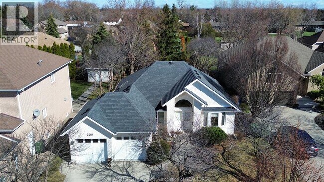 660 Caruso Dr in Windsor, ON - Building Photo - Building Photo