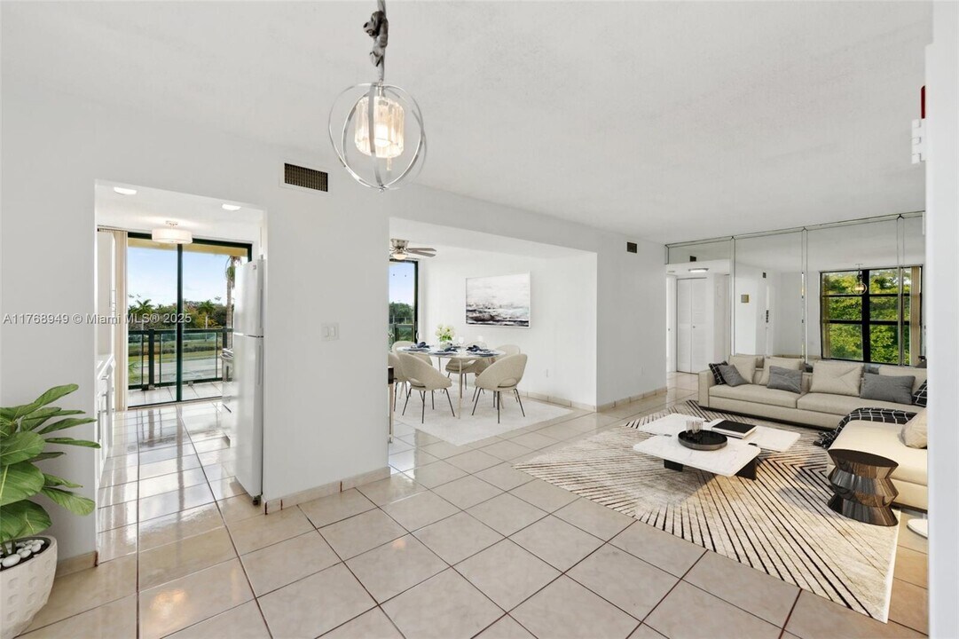 11750 SW 18th St in Miami, FL - Foto de edificio