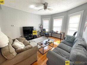 12 Berwick Rd in Medford, MA - Foto de edificio - Building Photo