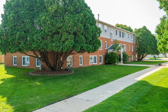 Academy Apartments in Owatonna, MN - Building Photo - Building Photo