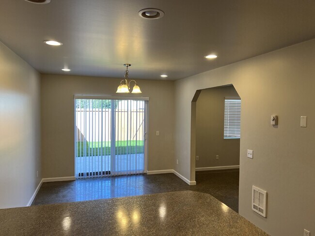 8716 Golden Given Rd E in Tacoma, WA - Building Photo - Building Photo