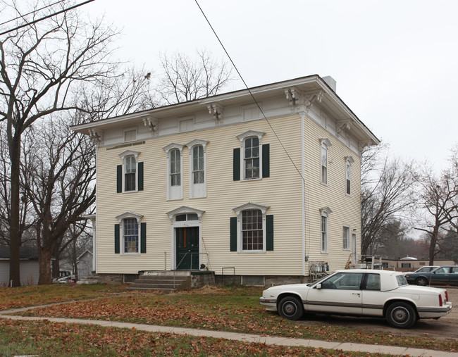 815 N Clinton St in Grand Ledge, MI - Building Photo - Building Photo